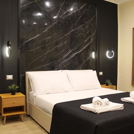 Blackwoody Contemporary Rooms - Napoli Centro Storico Via Toledo ภายนอก รูปภาพ