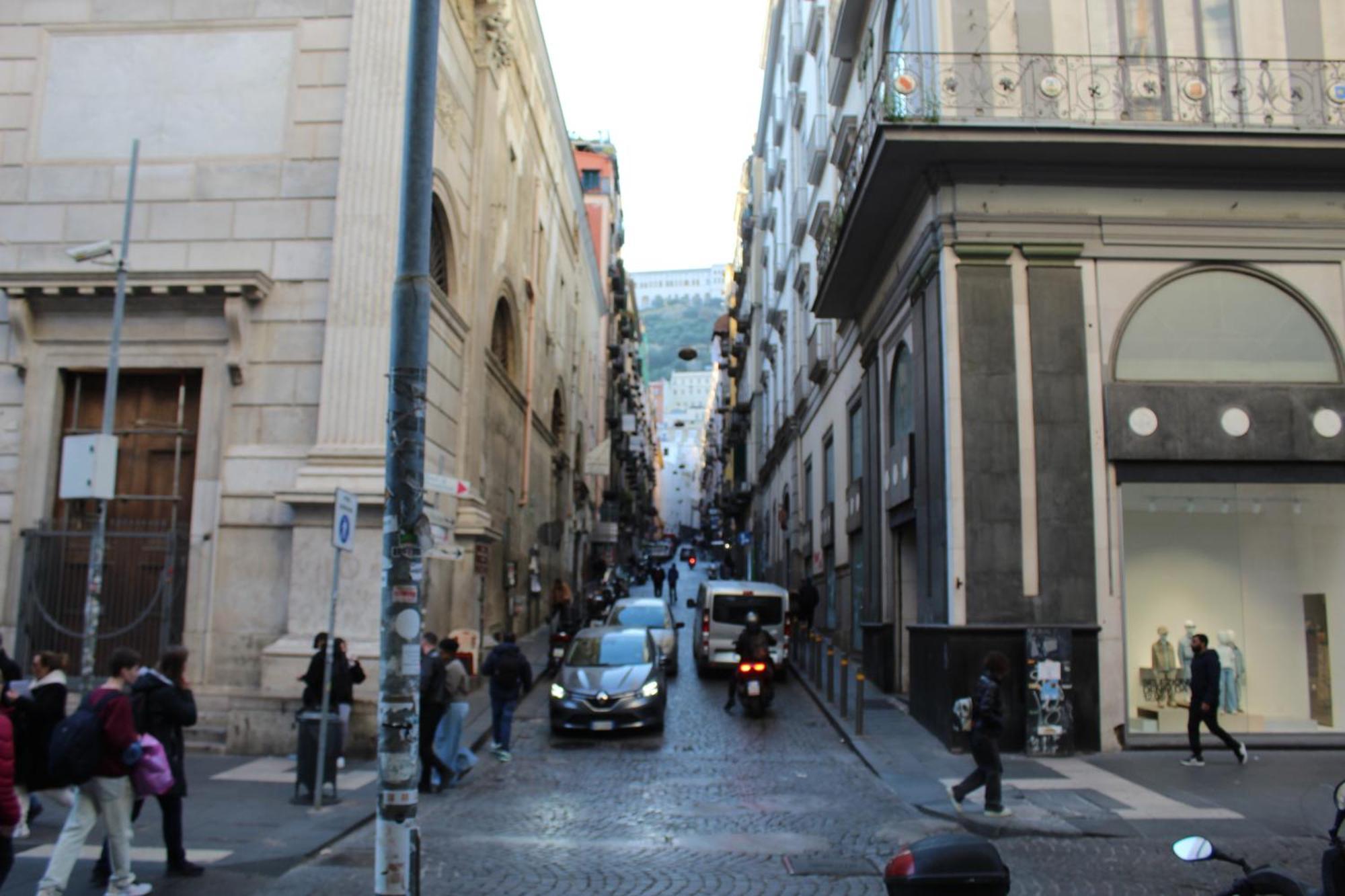Blackwoody Contemporary Rooms - Napoli Centro Storico Via Toledo ภายนอก รูปภาพ