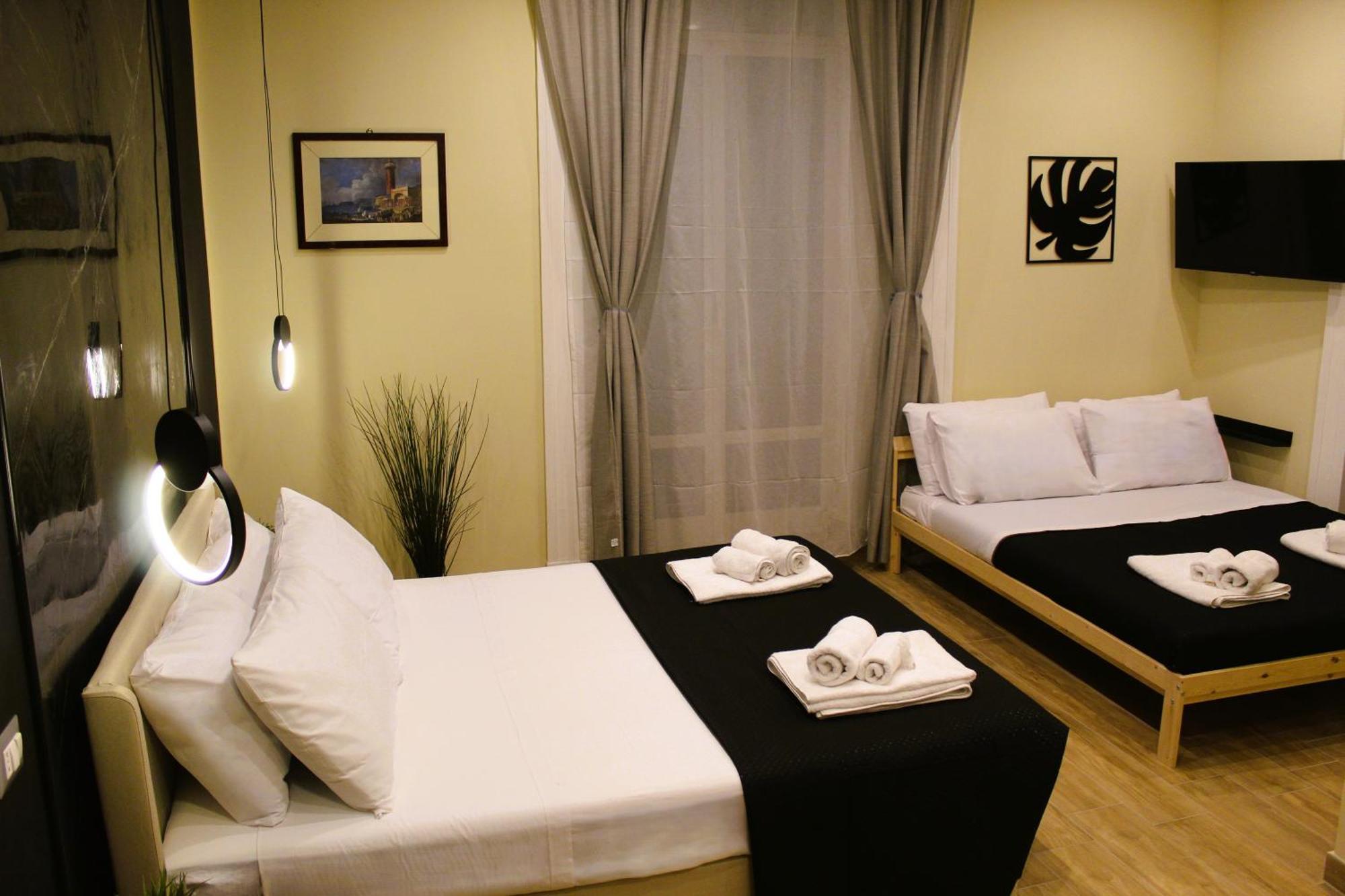 Blackwoody Contemporary Rooms - Napoli Centro Storico Via Toledo ภายนอก รูปภาพ