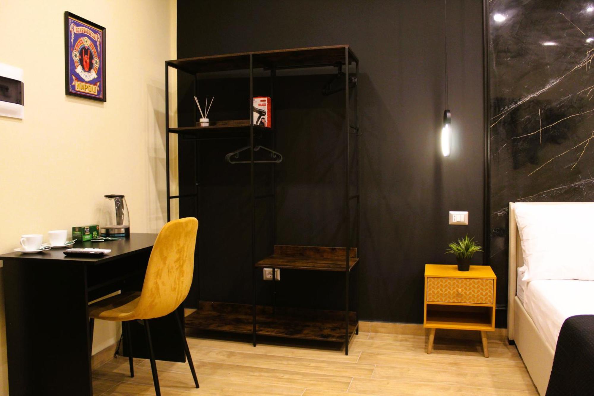 Blackwoody Contemporary Rooms - Napoli Centro Storico Via Toledo ภายนอก รูปภาพ
