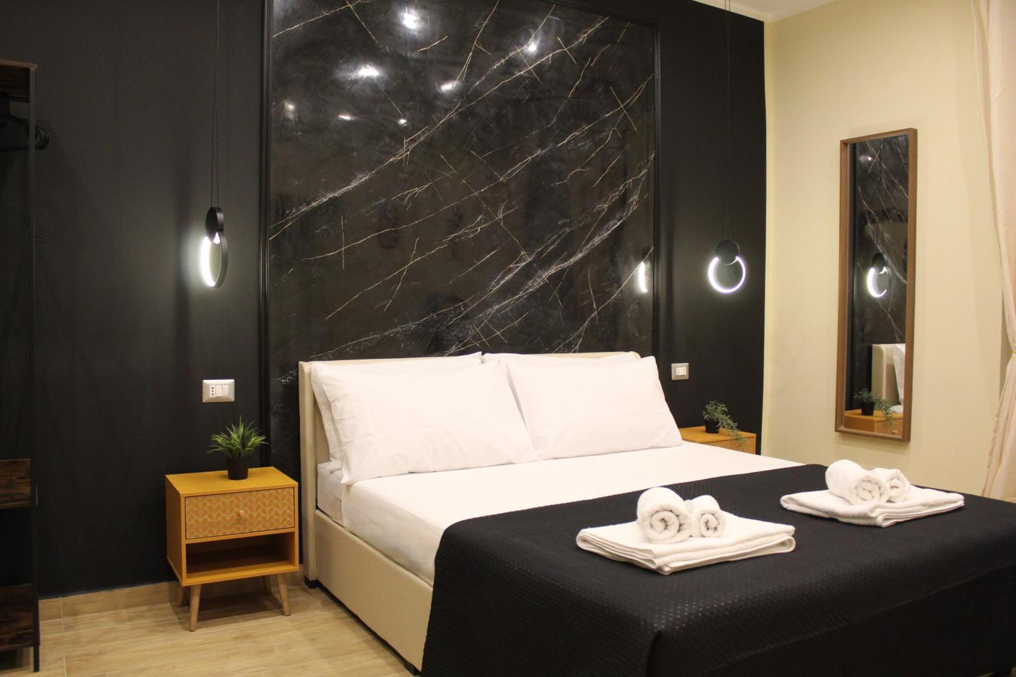 Blackwoody Contemporary Rooms - Napoli Centro Storico Via Toledo ภายนอก รูปภาพ