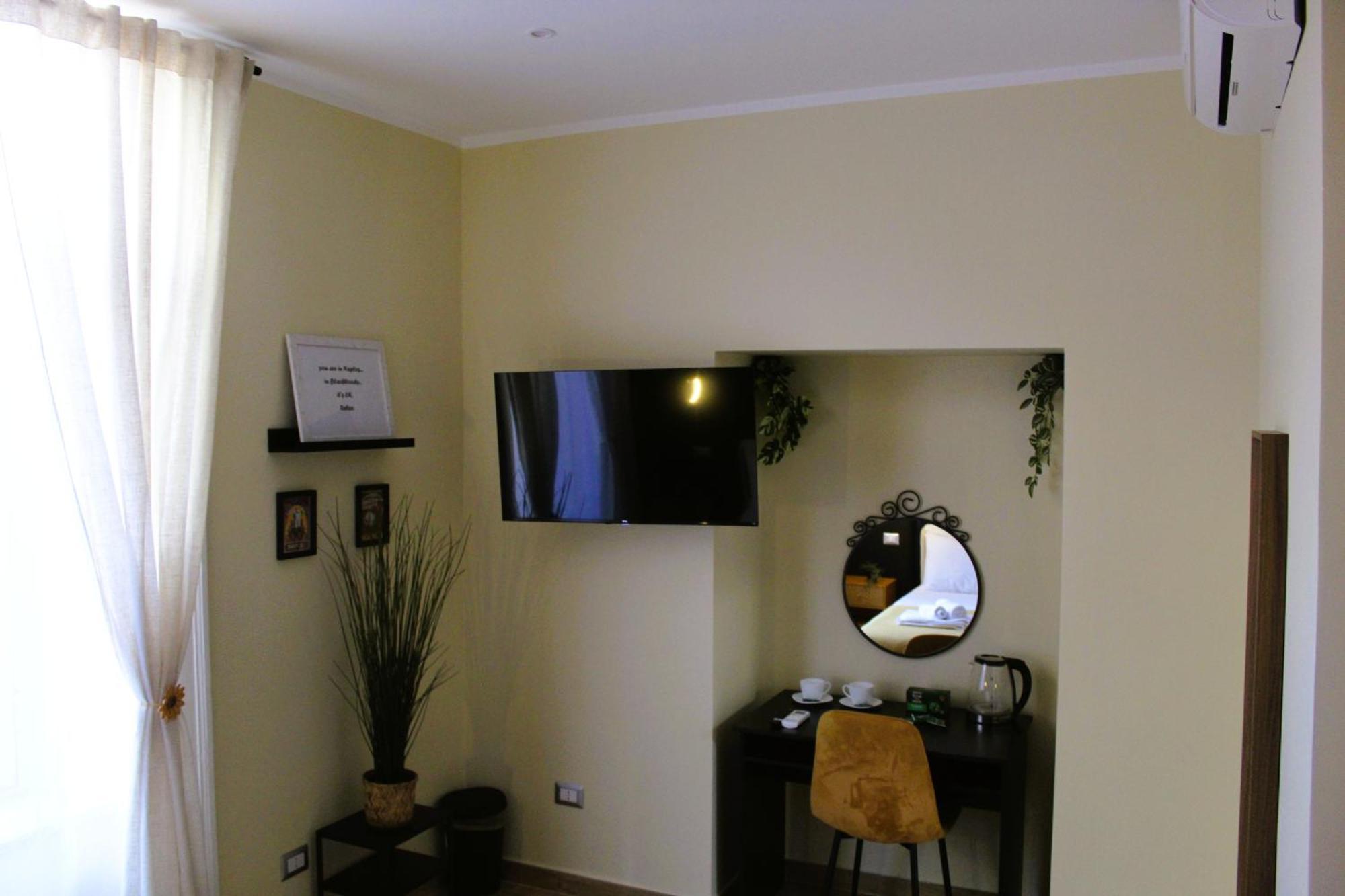 Blackwoody Contemporary Rooms - Napoli Centro Storico Via Toledo ภายนอก รูปภาพ