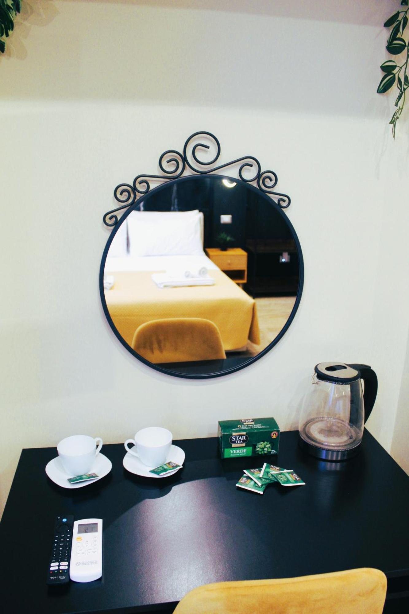Blackwoody Contemporary Rooms - Napoli Centro Storico Via Toledo ภายนอก รูปภาพ